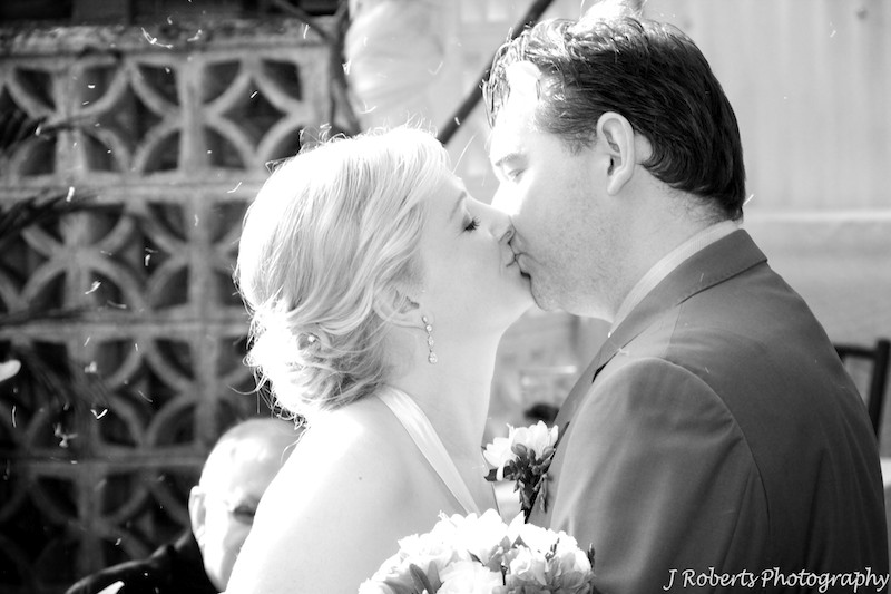 B&W bride and groom kissing - wedding photography sydney